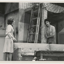 Rosa Felipe (Florencia Barker) and Helio Solís (Don Barker) in "Las mariposas son libres"