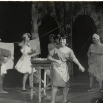 Photograph of the theatrical production, Las vacas gordas